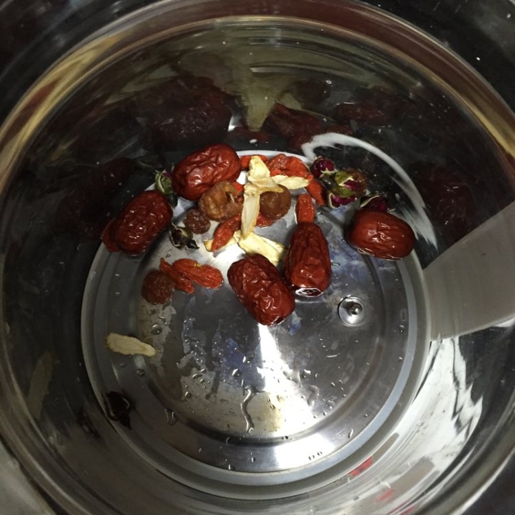 西洋参玫瑰花茶步骤3