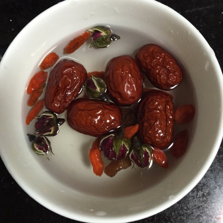 西洋参玫瑰花茶步骤2