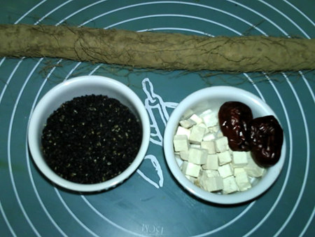 茯苓黑芝麻山药糊步骤1