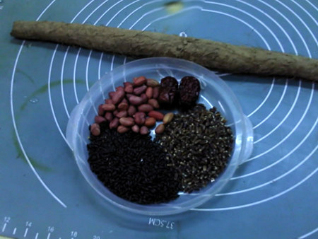 美容黑麦山药糊步骤1
