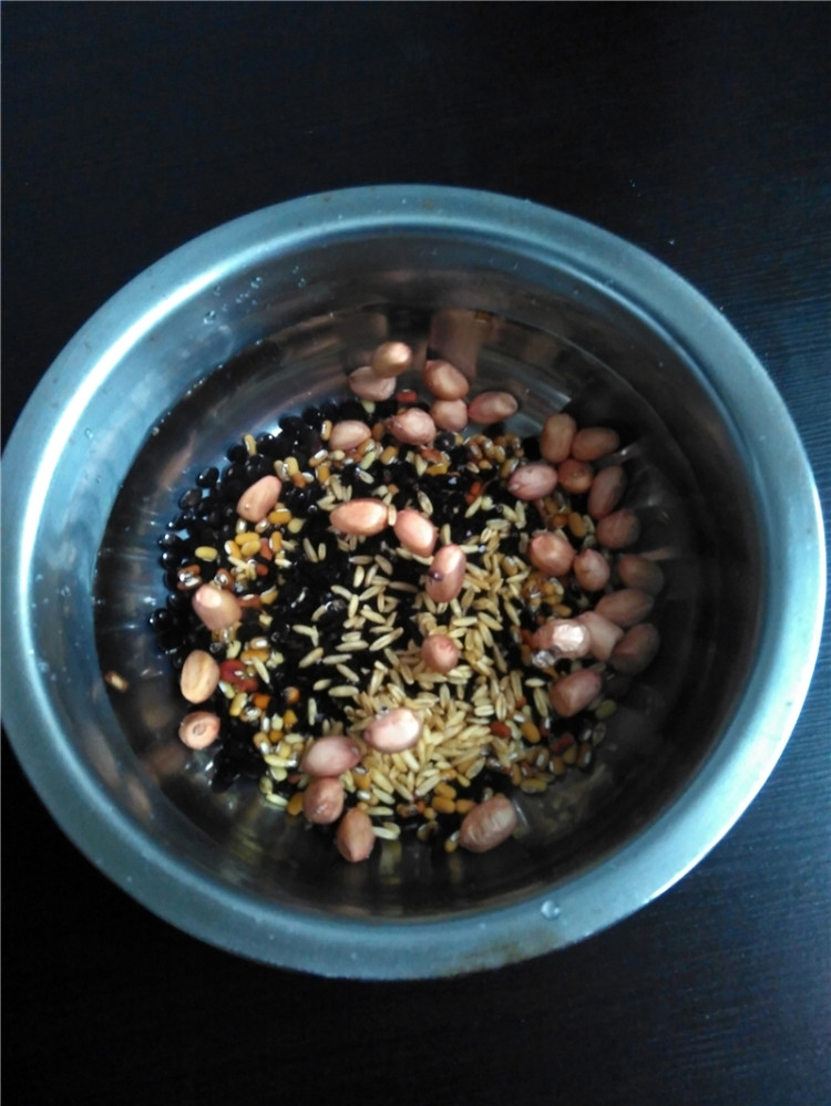 自制养生黑豆浆步骤1
