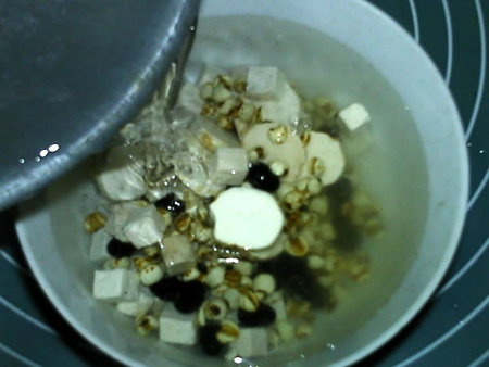 补肾祛湿黑豆浆步骤3