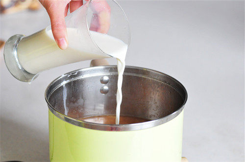 （懒人版）锅煮奶茶步骤3