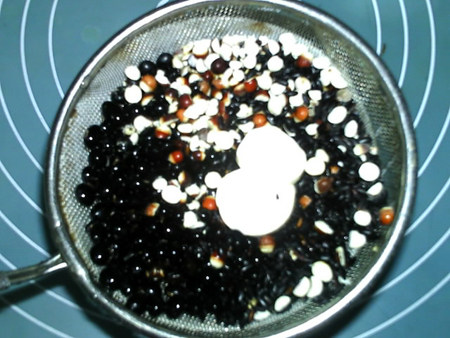 补肾养发黑豆浆步骤2