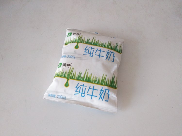 自制脱脂牛奶步骤1