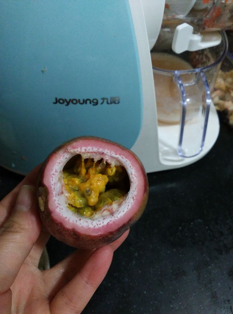 百香果雪梨汁步骤4