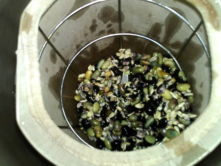 黑米燕麦黑黄豆浆步骤5