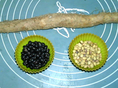 山药黑黄豆浆步骤1