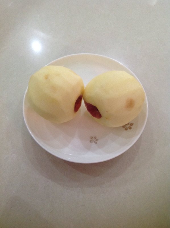 蜂蜜红枣苹果饮步骤1