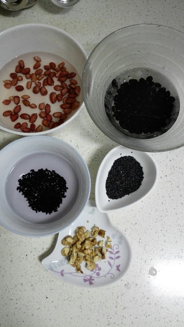 花生黑豆豆浆步骤2