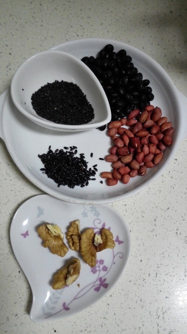 花生黑豆豆浆步骤1