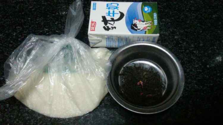 香滑奶茶步骤1