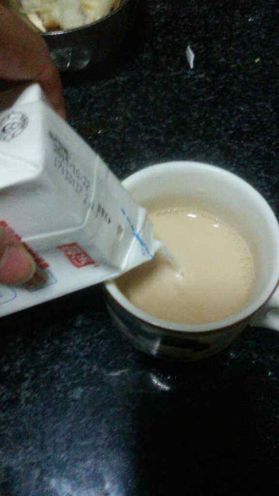 香滑奶茶步骤5