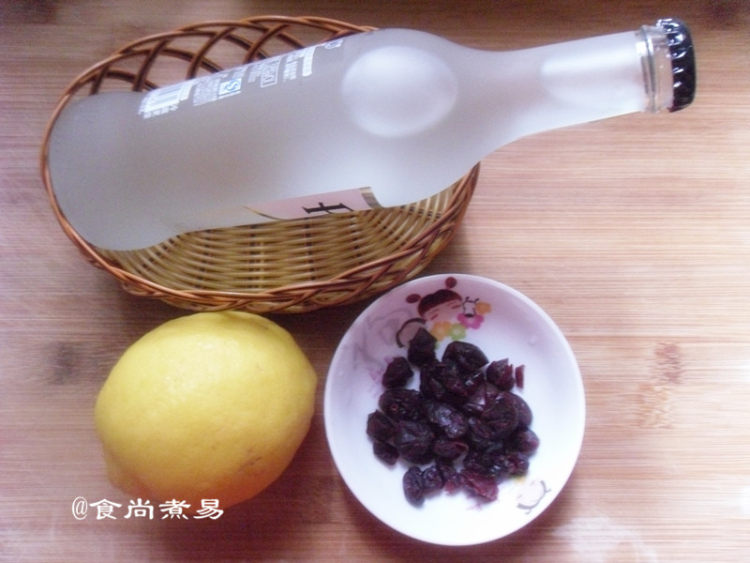 蔓越莓冰鸡尾酒步骤1