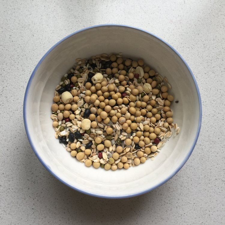 五谷杂粮豆浆步骤1