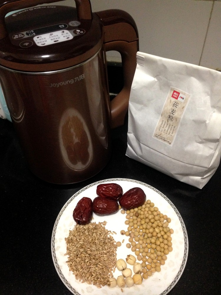 红枣莲子莜麦豆浆步骤1