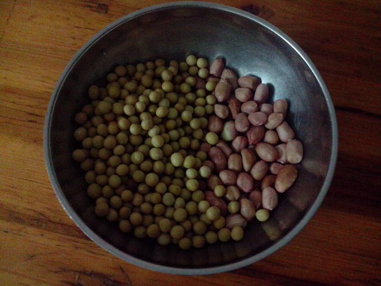 花生黄豆浆步骤1