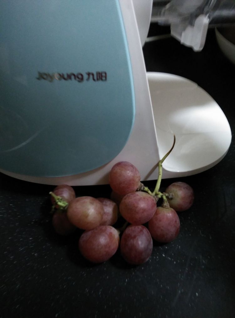 鲜葡萄汁步骤1