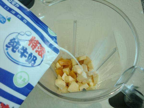 南瓜苹果奶昔步骤7