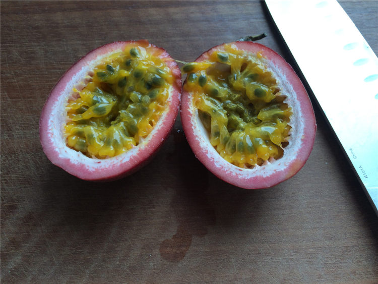 青柠百香果饮步骤2