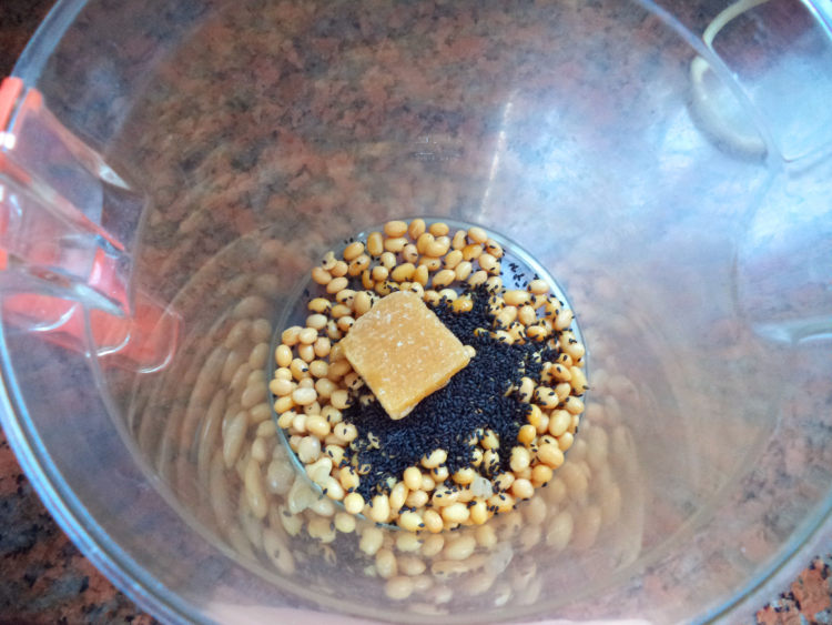 黑芝麻豆浆步骤4