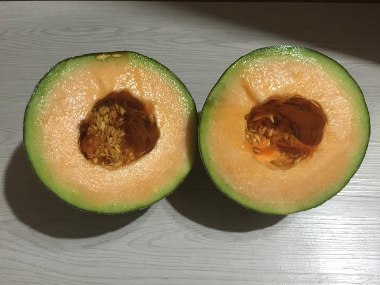 哈密瓜奶昔步骤2