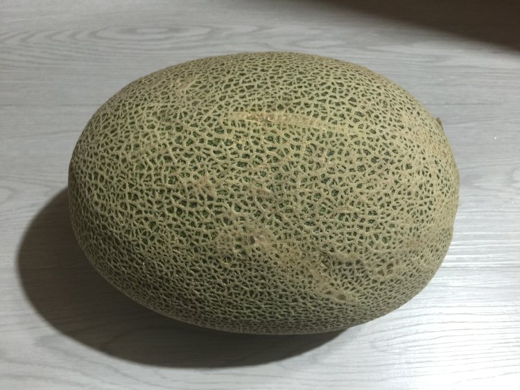 哈密瓜奶昔步骤1