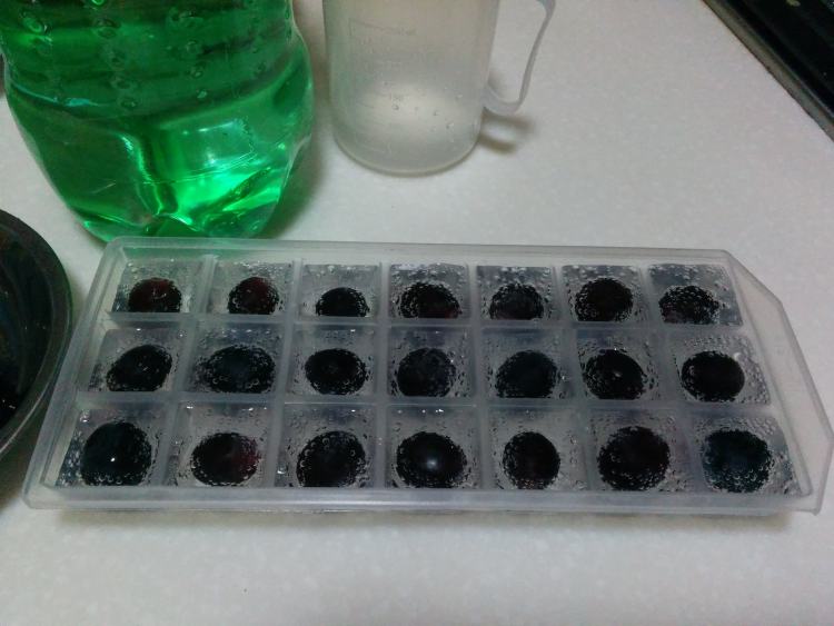 鸡尾酒葡萄冰饮步骤3