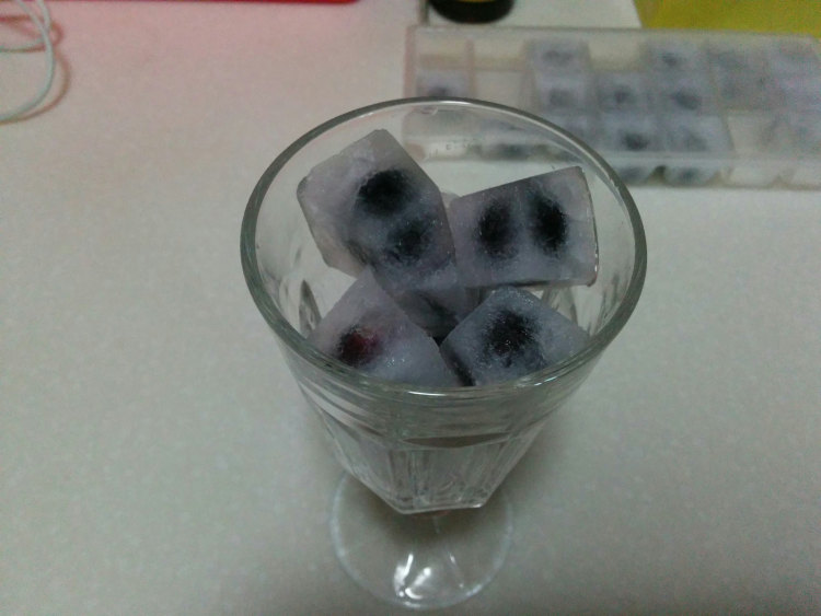 鸡尾酒葡萄冰饮步骤5