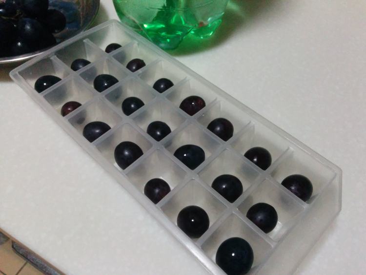 鸡尾酒葡萄冰饮步骤2
