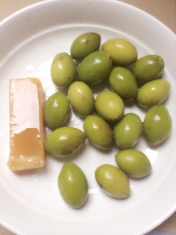青橄榄冰糖饮步骤1