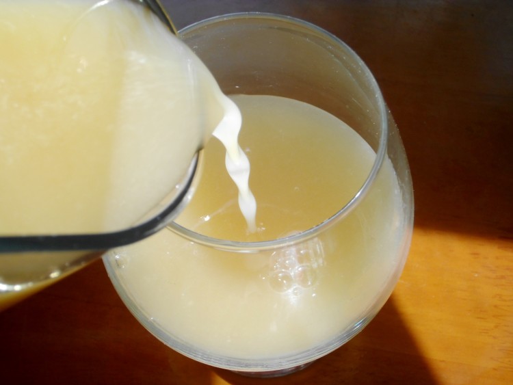水蜜桃菠萝汁步骤6