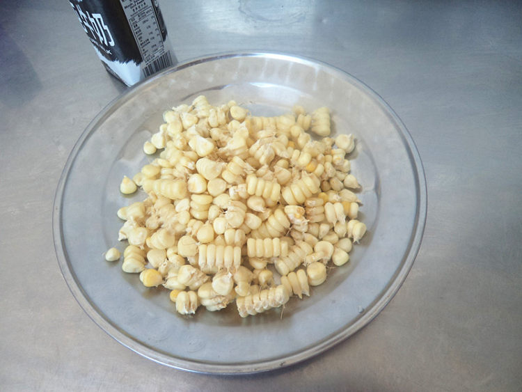 【儿童美食】玉米奶昔步骤1