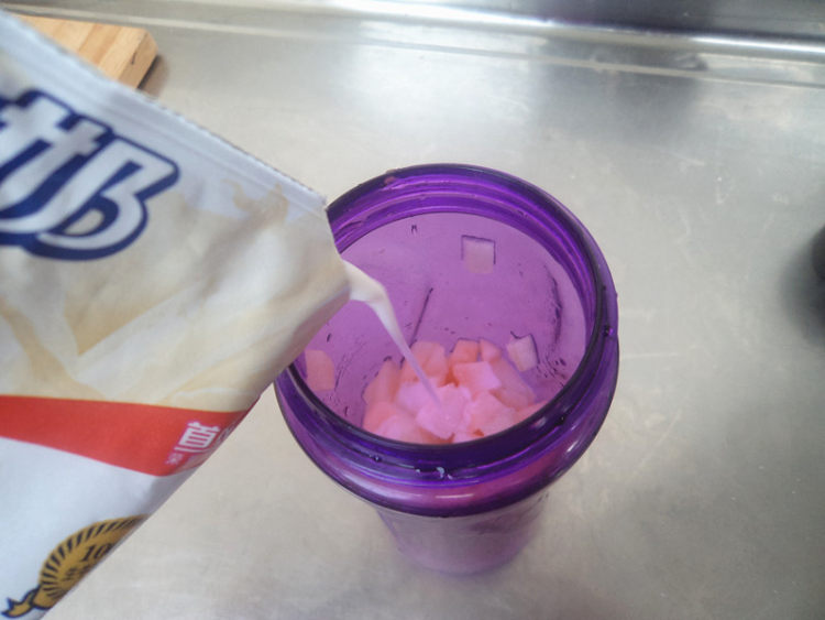 【儿童美食】哈密瓜奶步骤5