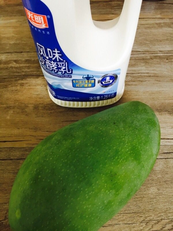 芒果金桔酸奶饮步骤1