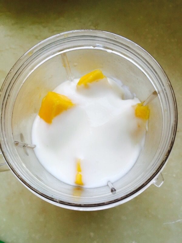 芒果金桔酸奶饮步骤3