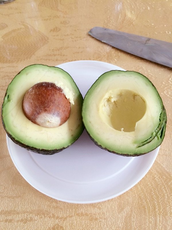 香蕉牛油果奶昔步骤1