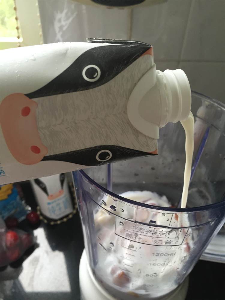 【手工美食】酸奶水果步骤8