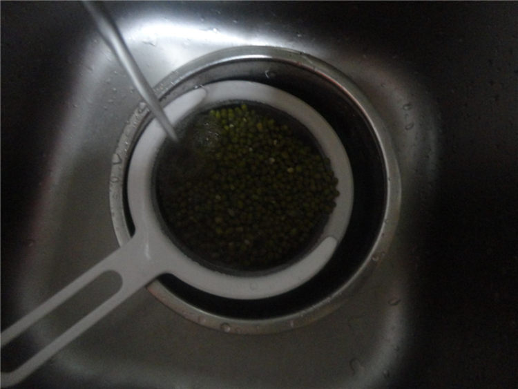 绿豆薏仁汤步骤2
