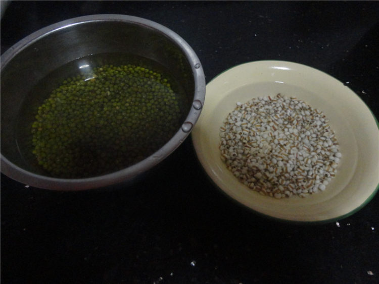 绿豆薏仁汤步骤1
