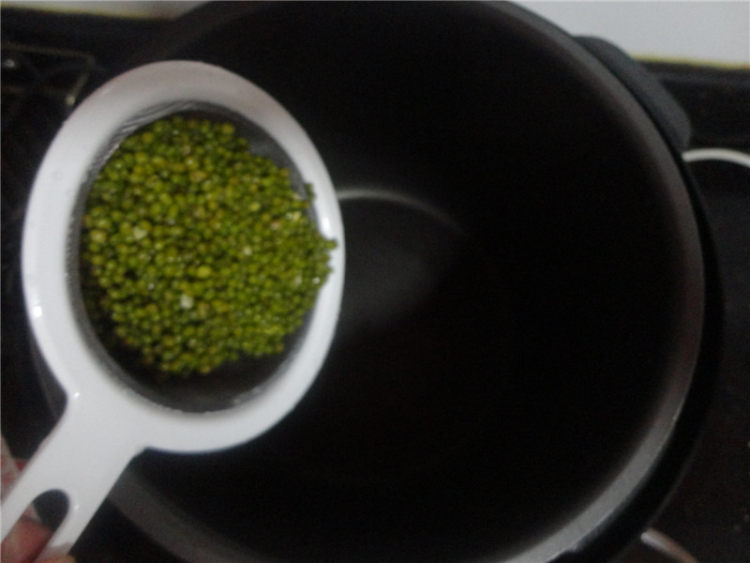 绿豆薏仁汤步骤3