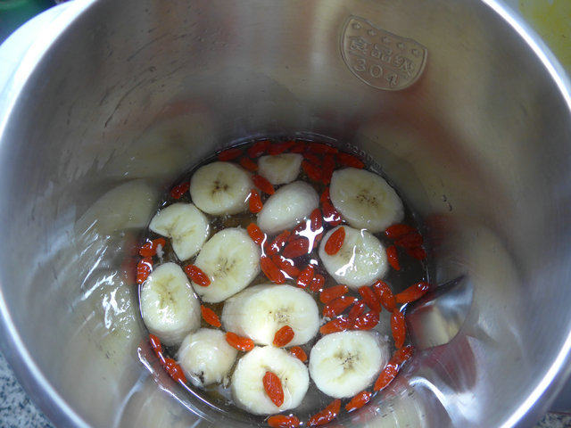 枸杞香蕉豆浆步骤4