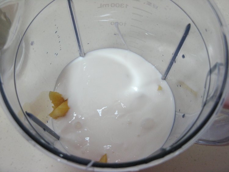 菠萝酸奶昔步骤4