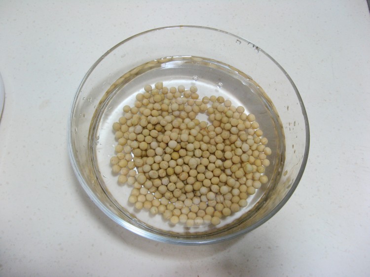 黄豆核桃仁豆浆步骤1