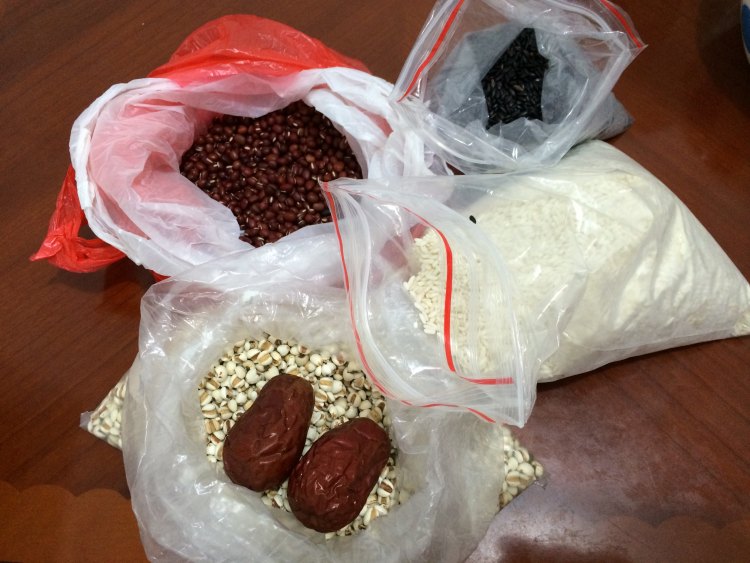 薏仁红豆黑米糊步骤1