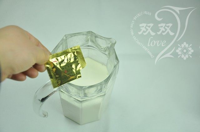 自制醇香酸奶步骤4