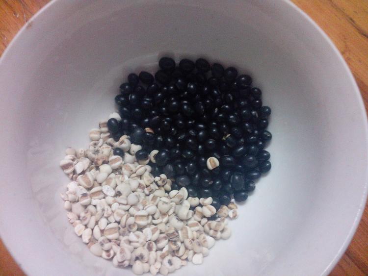 薏米黑豆浆步骤1