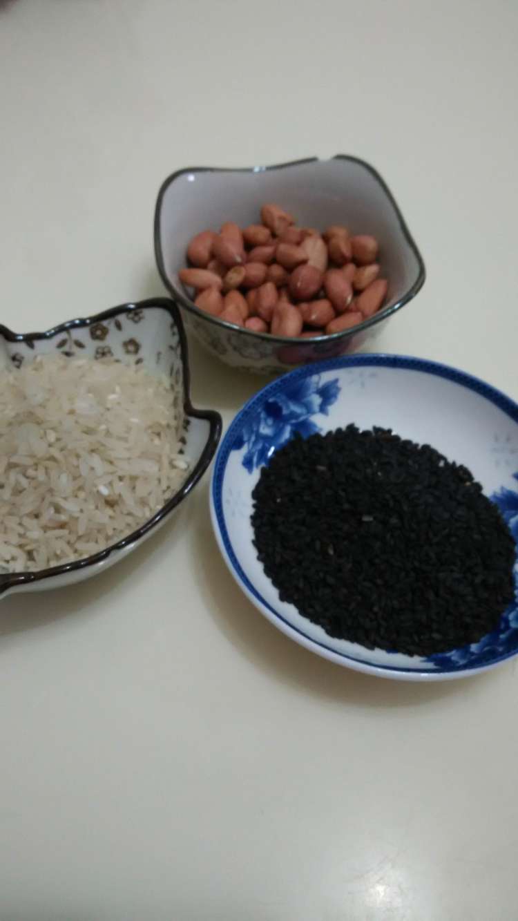 花生芝麻糊步骤1