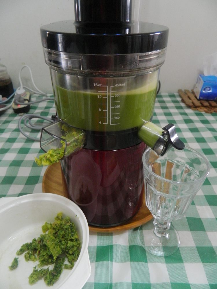 橙子苹果菠菜汁步骤5