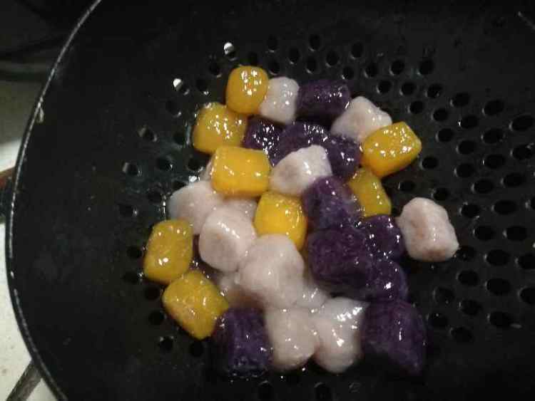 芋圆牛奶甜汤步骤5